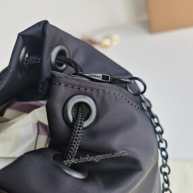 Burberry專門店新款鏈條收納小水桶包 巴寶莉經典休閒肩背女包 yxb1434